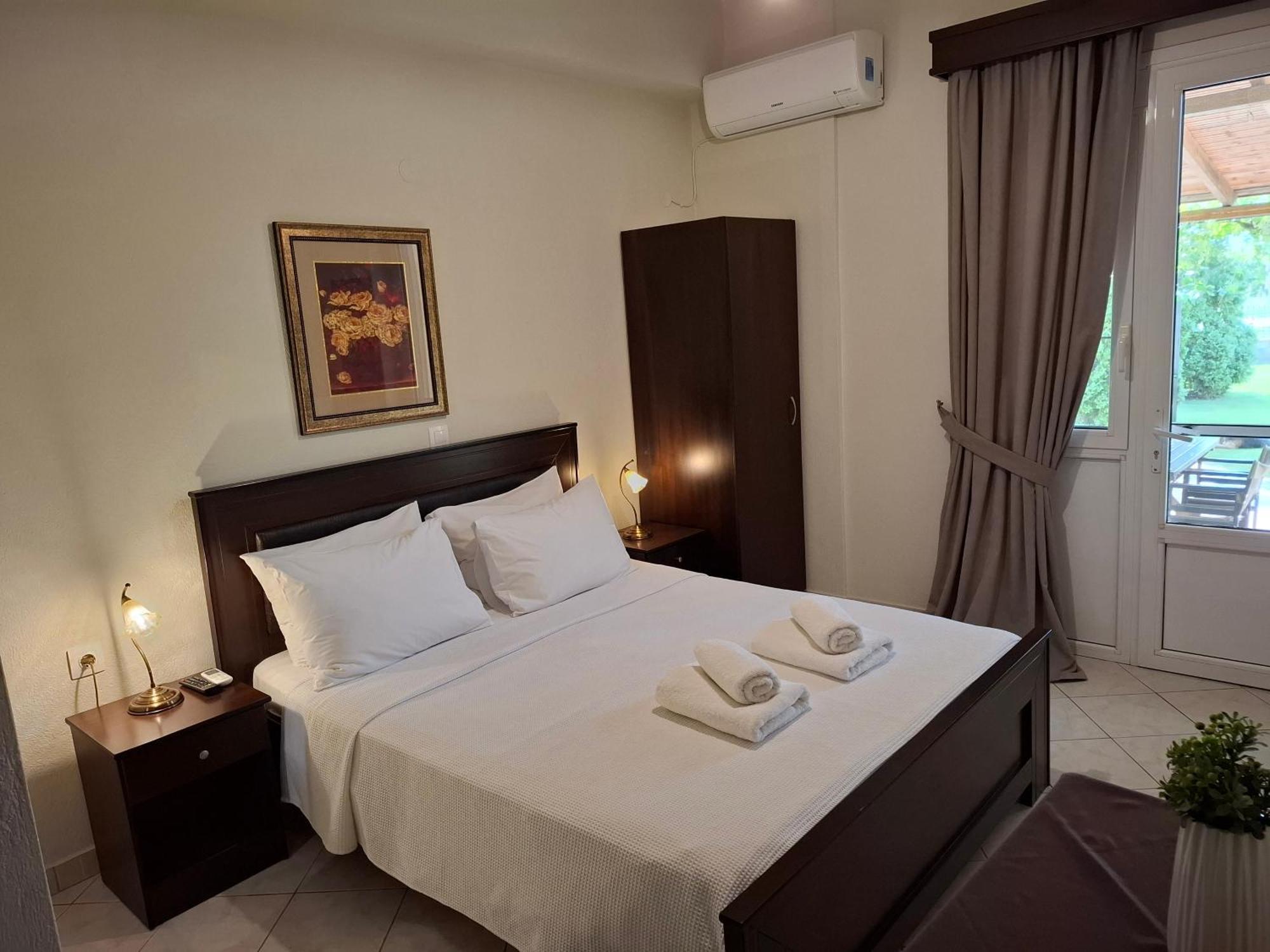 Lithos Apartment Káto Loutrákion Екстериор снимка